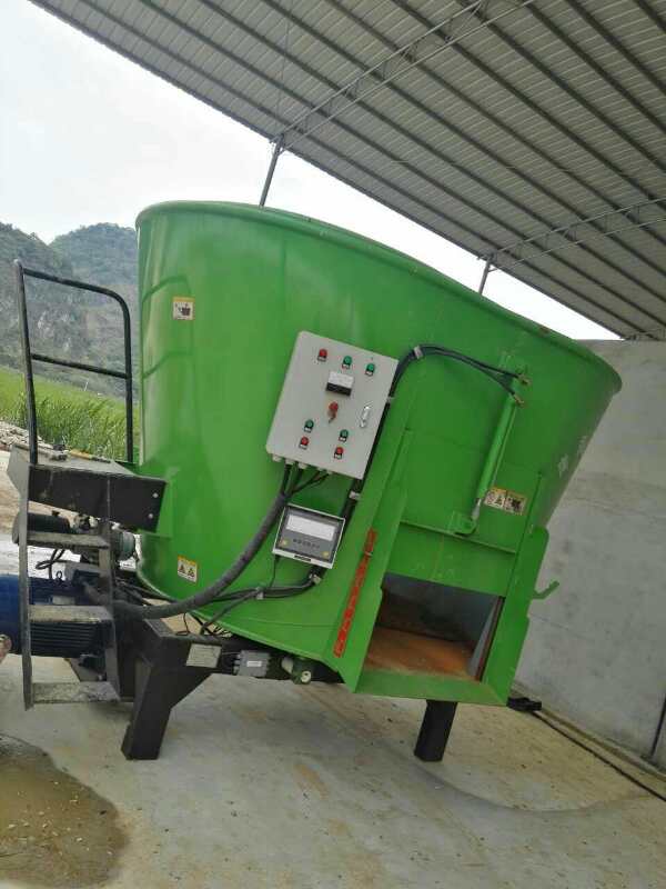 內(nèi)蒙古某公司購買固定式TMR攪拌機(jī) 內(nèi)蒙古某公司購買固定式TMR攪拌機(jī)