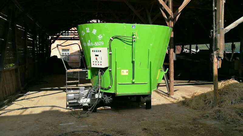 內(nèi)蒙古某公司購買固定式TMR攪拌機(jī) 內(nèi)蒙古某公司購買固定式TMR攪拌機(jī)