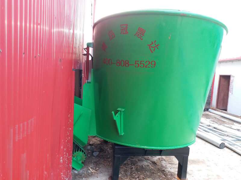 河南某公司購買固定式TMR攪拌機(jī) 河南某公司購買固定式TMR攪拌機(jī)